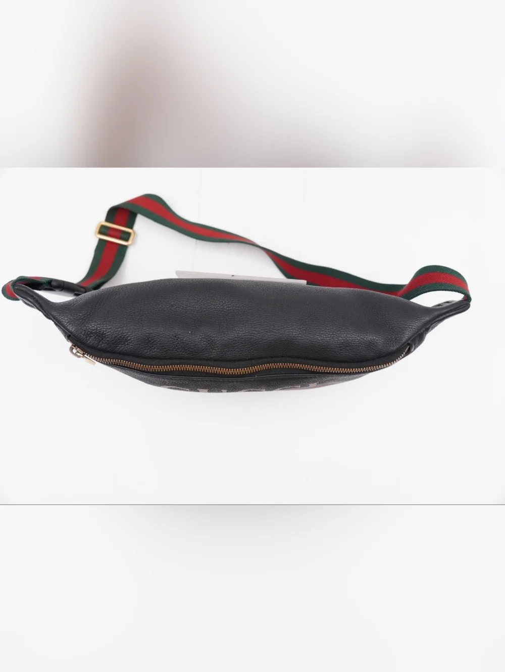 CH24 ❤️ GUCCI Grained Logo Belt Bag